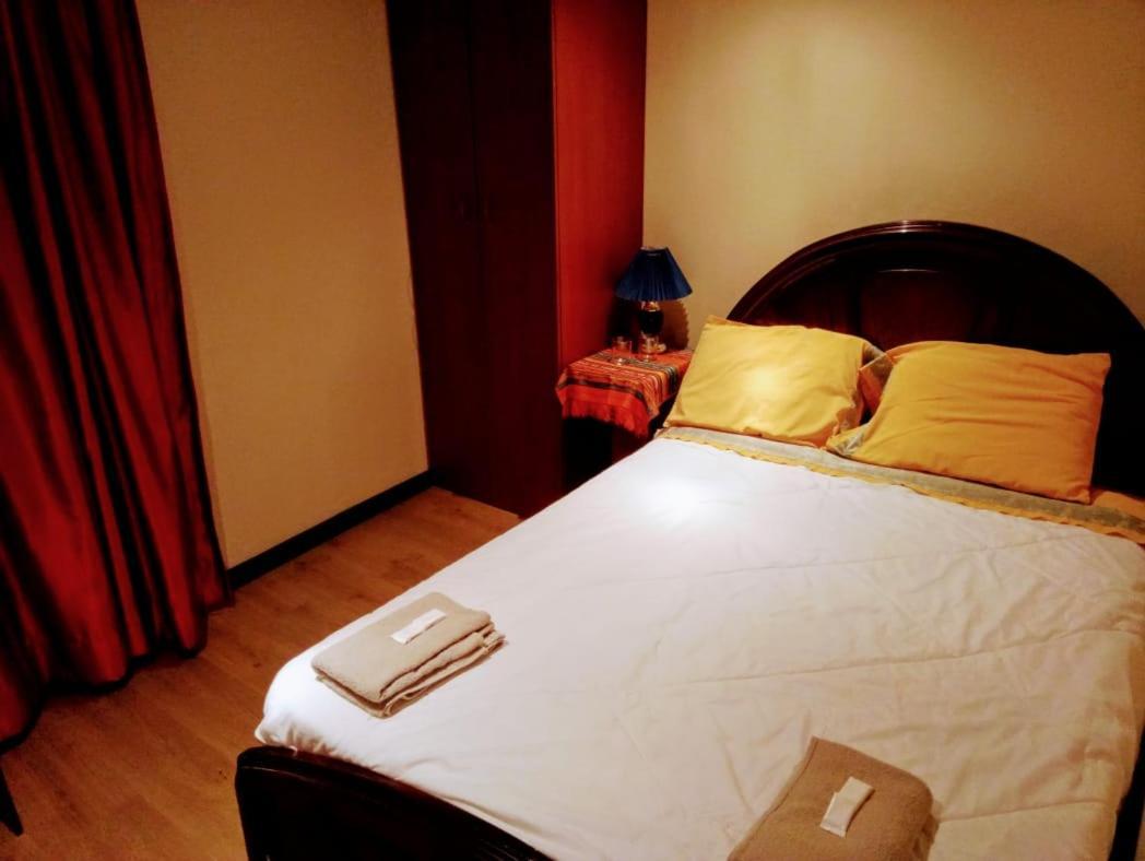 Casa de Huéspedes Tu Parada en Cuenca Esterno foto