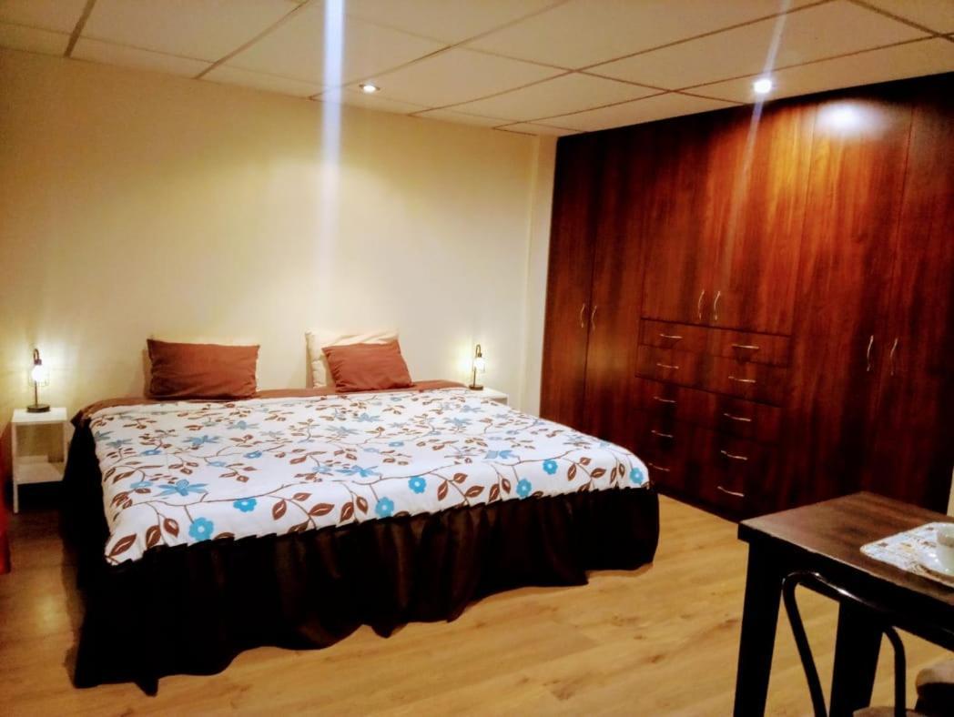 Casa de Huéspedes Tu Parada en Cuenca Esterno foto