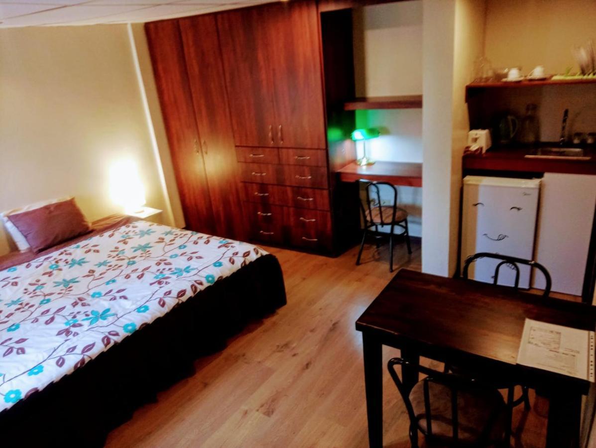 Casa de Huéspedes Tu Parada en Cuenca Esterno foto