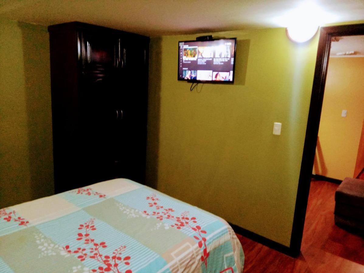 Casa de Huéspedes Tu Parada en Cuenca Esterno foto