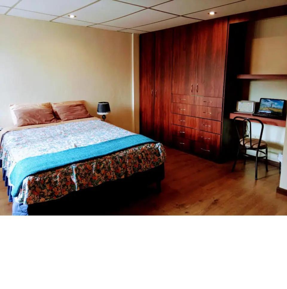Casa de Huéspedes Tu Parada en Cuenca Esterno foto